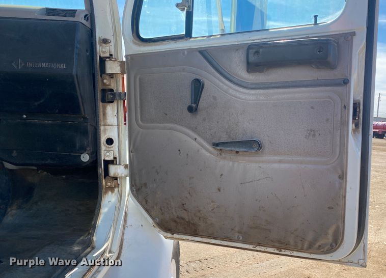 image for item DL1454 1998 International 2674  vacuum truck