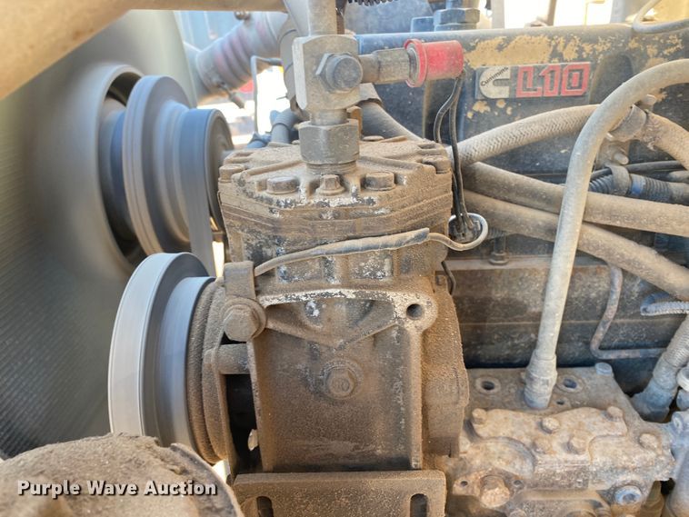 image for item DL1454 1998 International 2674  vacuum truck
