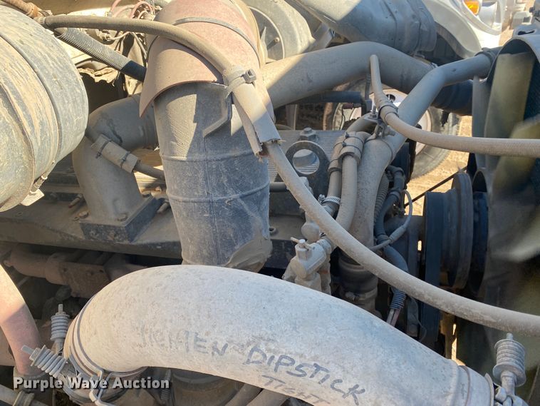 image for item DL1454 1998 International 2674  vacuum truck