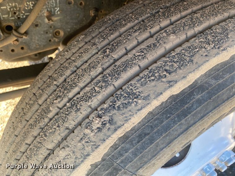 image for item DL1454 1998 International 2674  vacuum truck