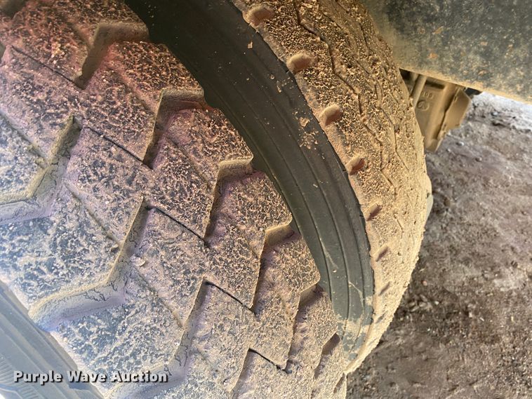 image for item DL1454 1998 International 2674  vacuum truck