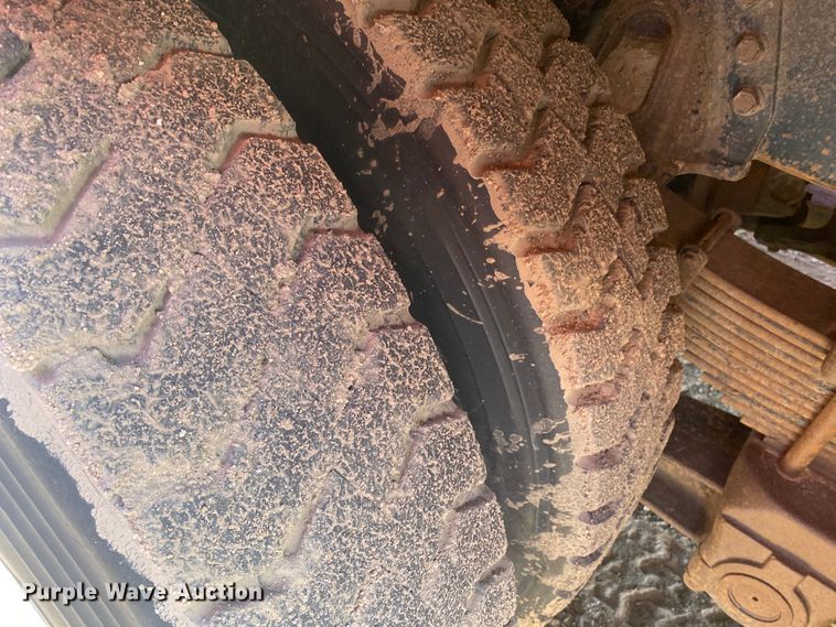 image for item DL1454 1998 International 2674  vacuum truck