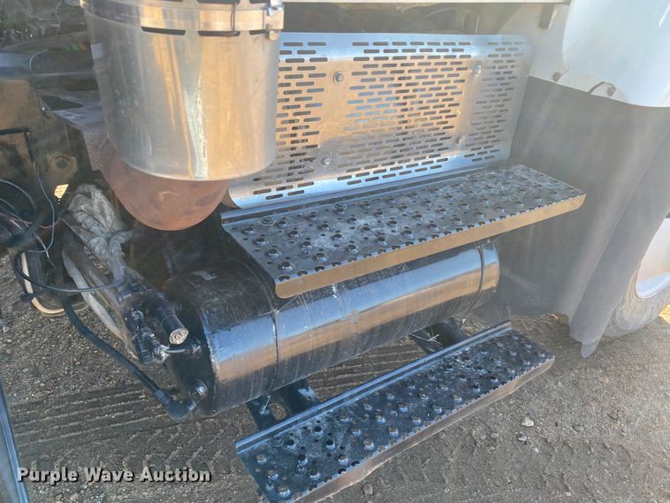 image for item DL1455 2008 International 7600  vacuum truck