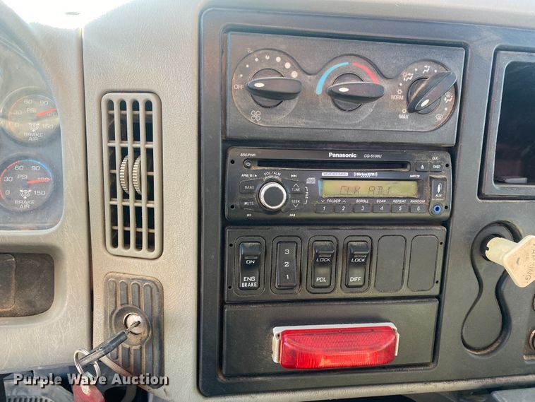 image for item DL1455 2008 International 7600  vacuum truck