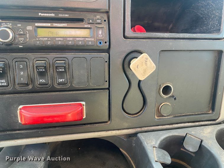 image for item DL1455 2008 International 7600  vacuum truck