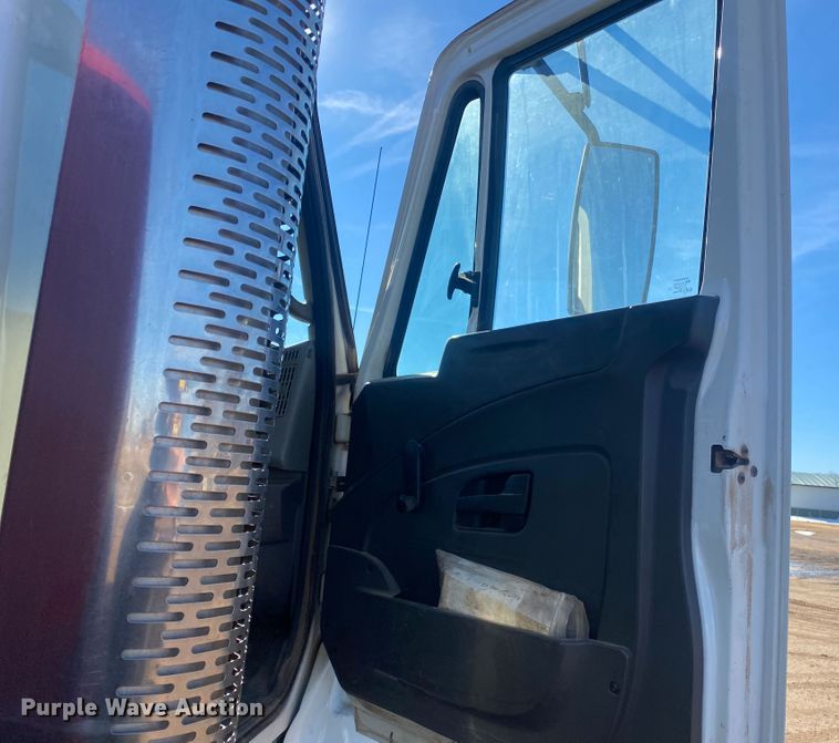 image for item DL1455 2008 International 7600  vacuum truck