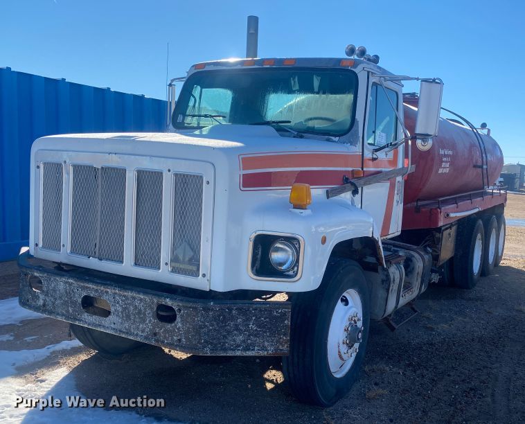 image for item DL1456 1994 International  vacuum truck