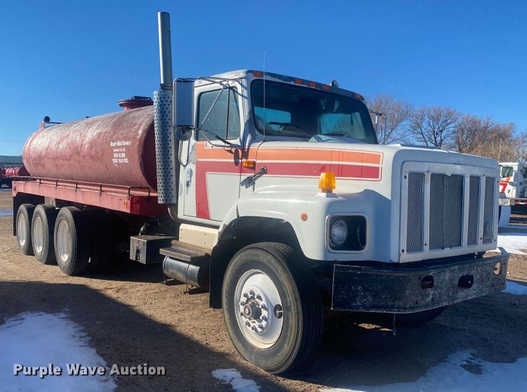 image for item DL1456 1994 International  vacuum truck