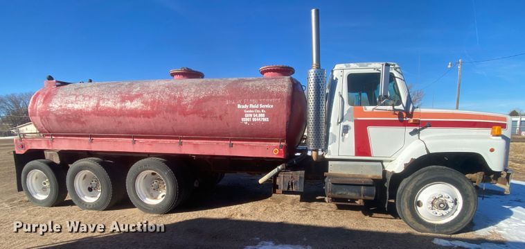 image for item DL1456 1994 International  vacuum truck
