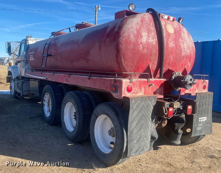 image for item DL1456 1994 International  vacuum truck