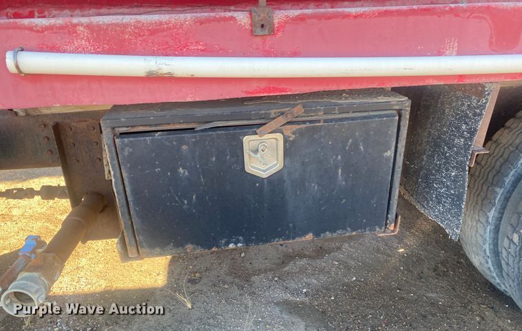 image for item DL1456 1994 International  vacuum truck