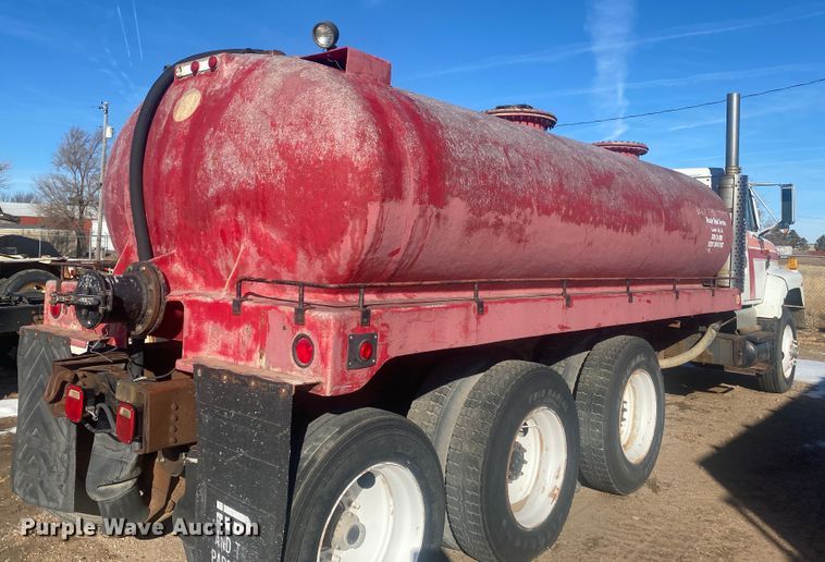 image for item DL1456 1994 International  vacuum truck