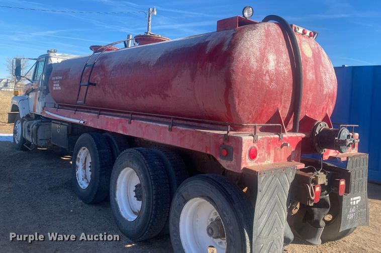 image for item DL1456 1994 International  vacuum truck