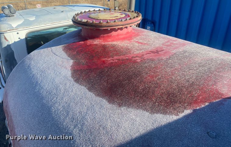 image for item DL1456 1994 International  vacuum truck