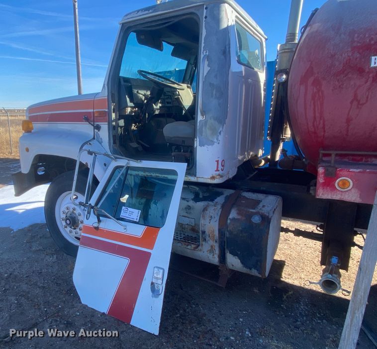 image for item DL1456 1994 International  vacuum truck