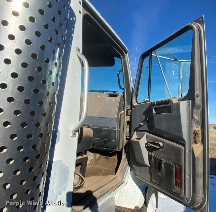 image for item DL1456 1994 International  vacuum truck