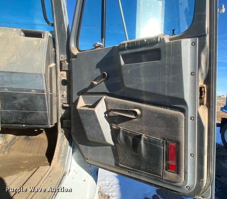 image for item DL1456 1994 International  vacuum truck