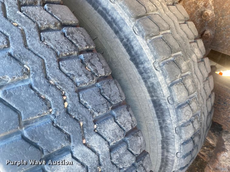 image for item DL1456 1994 International  vacuum truck