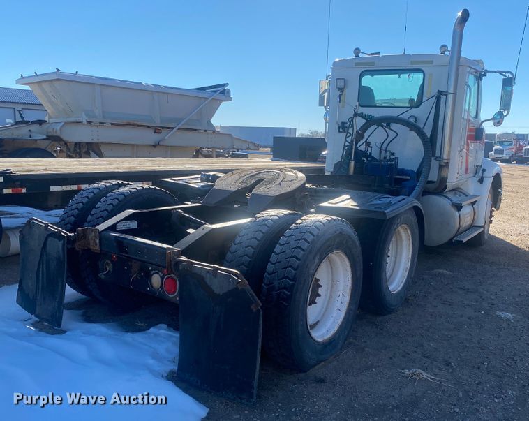 image for item DL1457 2006 International 9200i  semi truck