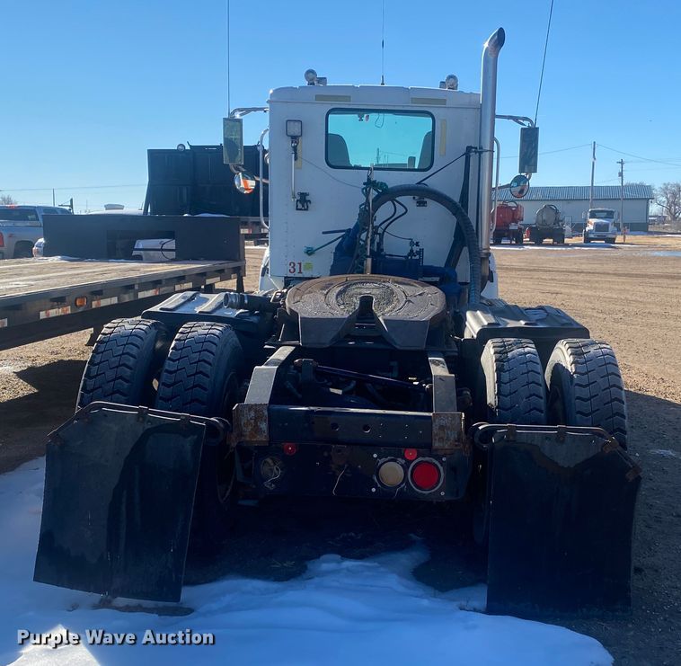 image for item DL1457 2006 International 9200i  semi truck