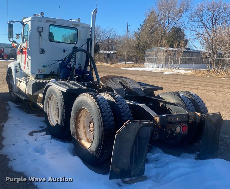 image for item DL1457 2006 International 9200i  semi truck