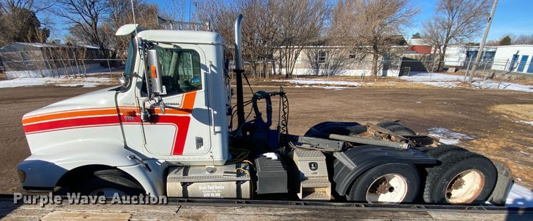 image for item DL1457 2006 International 9200i  semi truck