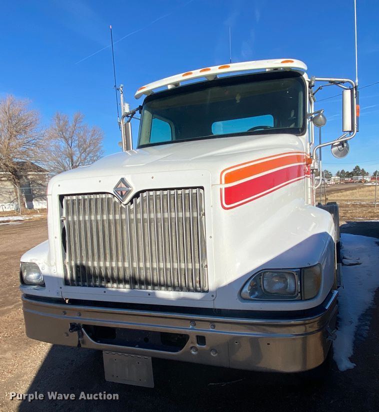 image for item DL1457 2006 International 9200i  semi truck