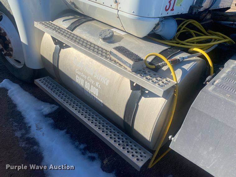 image for item DL1457 2006 International 9200i  semi truck