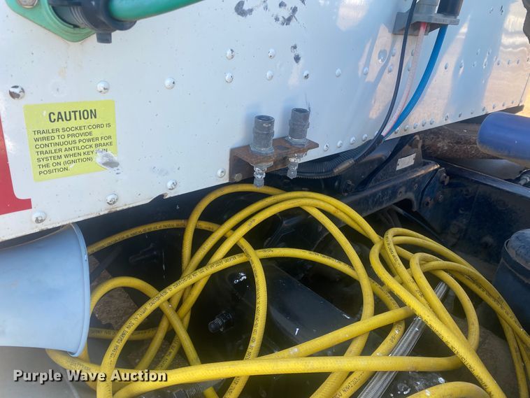 image for item DL1457 2006 International 9200i  semi truck