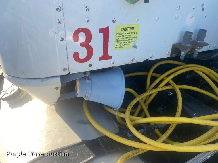 image for item DL1457 2006 International 9200i  semi truck