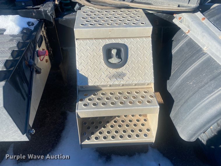 image for item DL1457 2006 International 9200i  semi truck