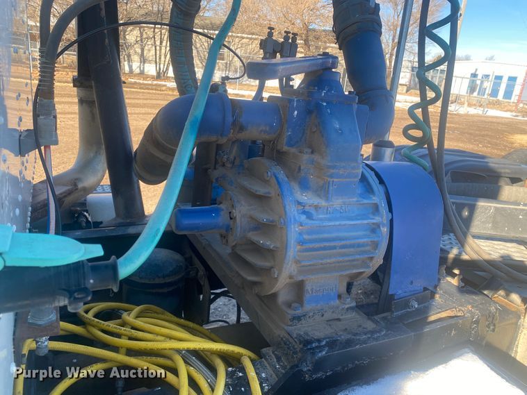 image for item DL1457 2006 International 9200i  semi truck