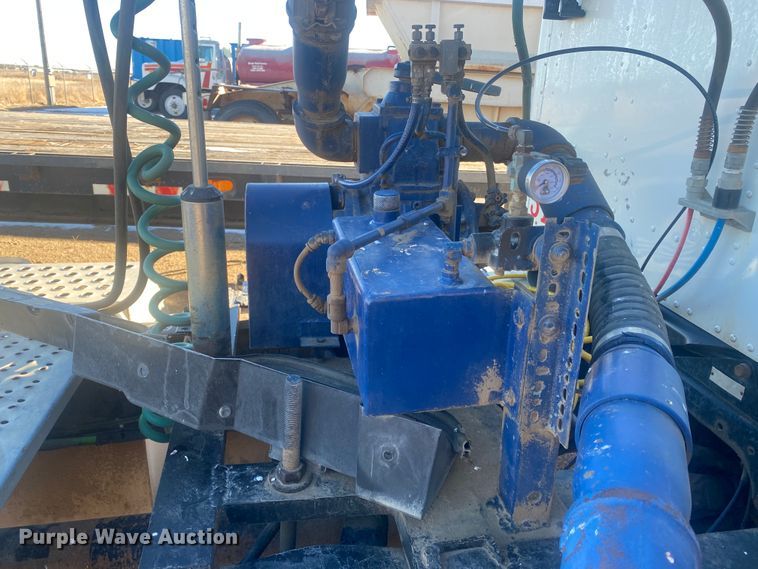 image for item DL1457 2006 International 9200i  semi truck