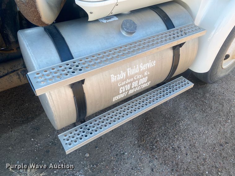 image for item DL1457 2006 International 9200i  semi truck