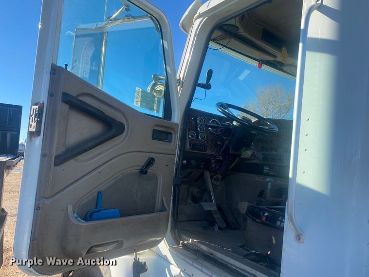 image for item DL1457 2006 International 9200i  semi truck