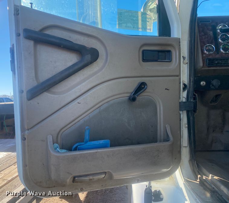 image for item DL1457 2006 International 9200i  semi truck