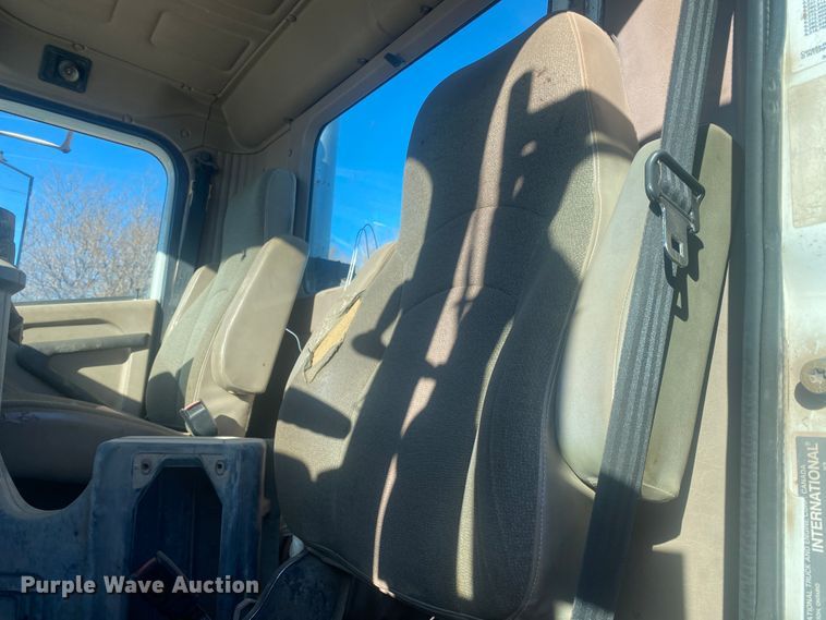 image for item DL1457 2006 International 9200i  semi truck