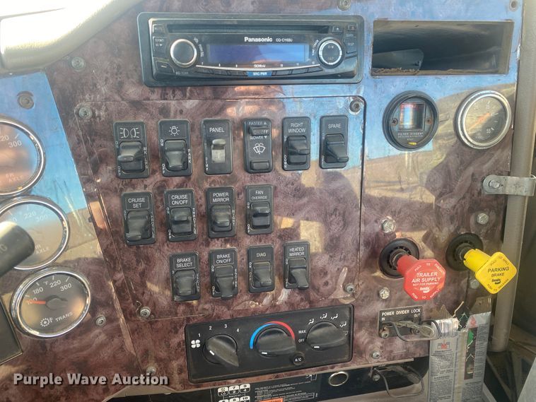 image for item DL1457 2006 International 9200i  semi truck