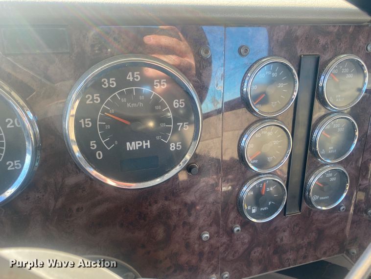 image for item DL1457 2006 International 9200i  semi truck