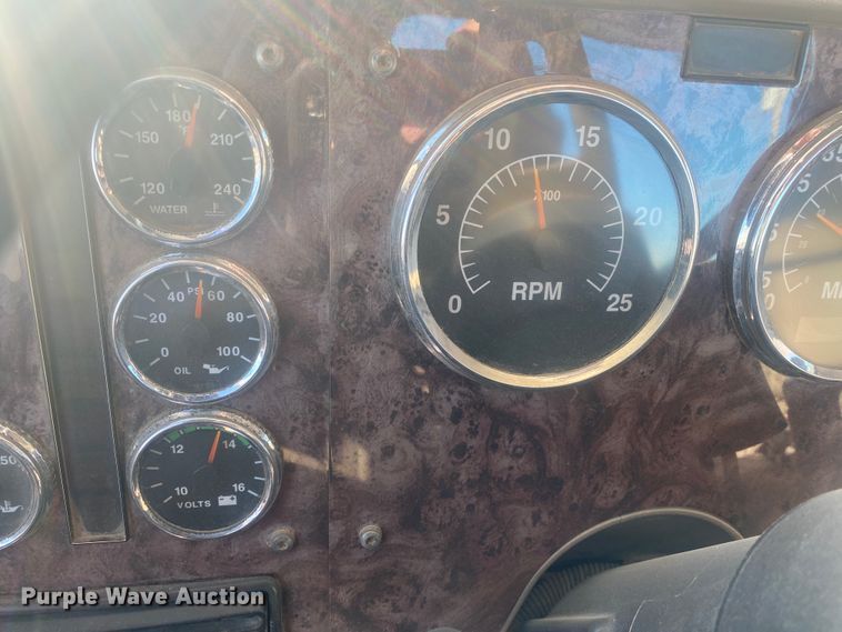 image for item DL1457 2006 International 9200i  semi truck