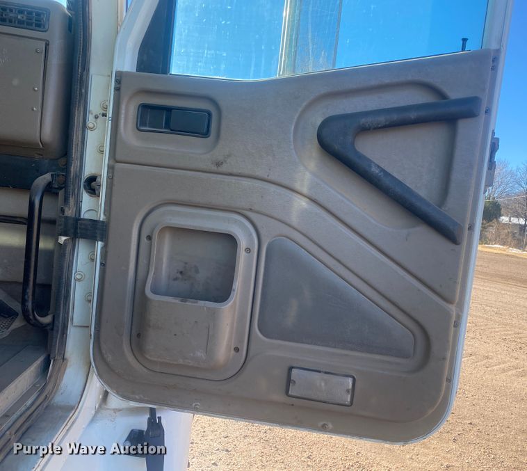 image for item DL1457 2006 International 9200i  semi truck