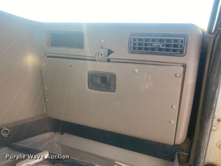 image for item DL1457 2006 International 9200i  semi truck