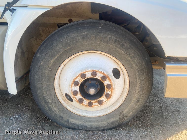 image for item DL1457 2006 International 9200i  semi truck