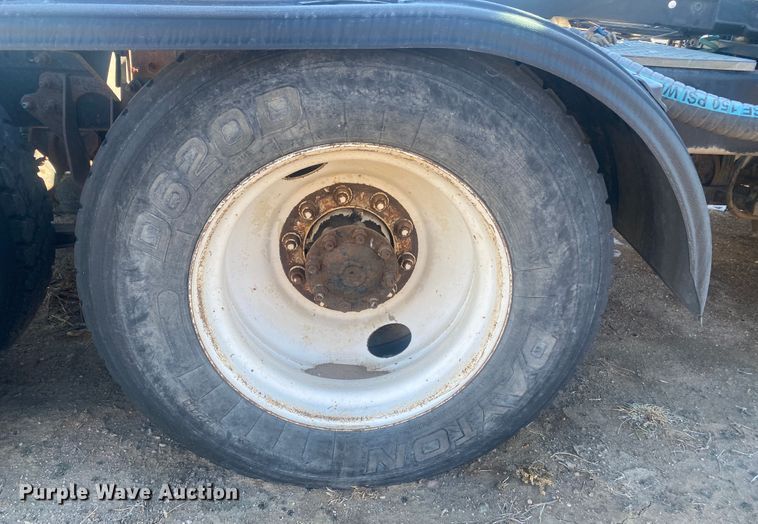 image for item DL1457 2006 International 9200i  semi truck