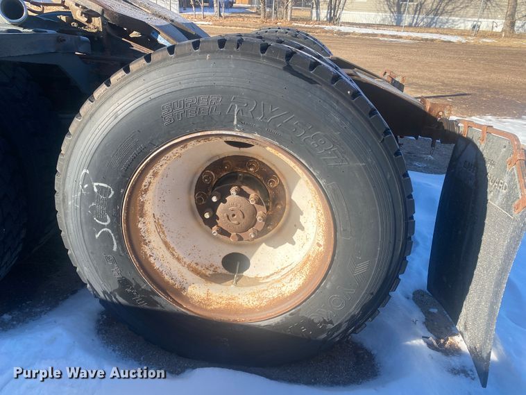 image for item DL1457 2006 International 9200i  semi truck