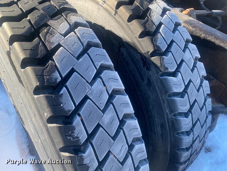 image for item DL1457 2006 International 9200i  semi truck