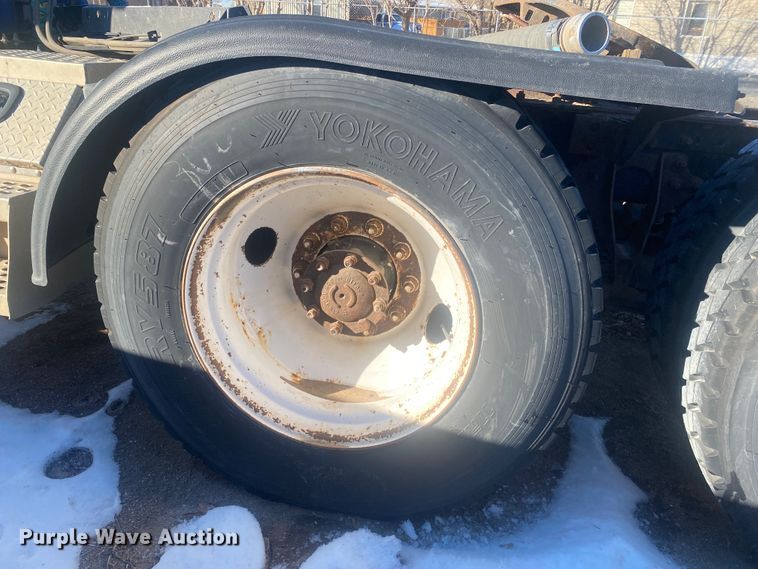 image for item DL1457 2006 International 9200i  semi truck