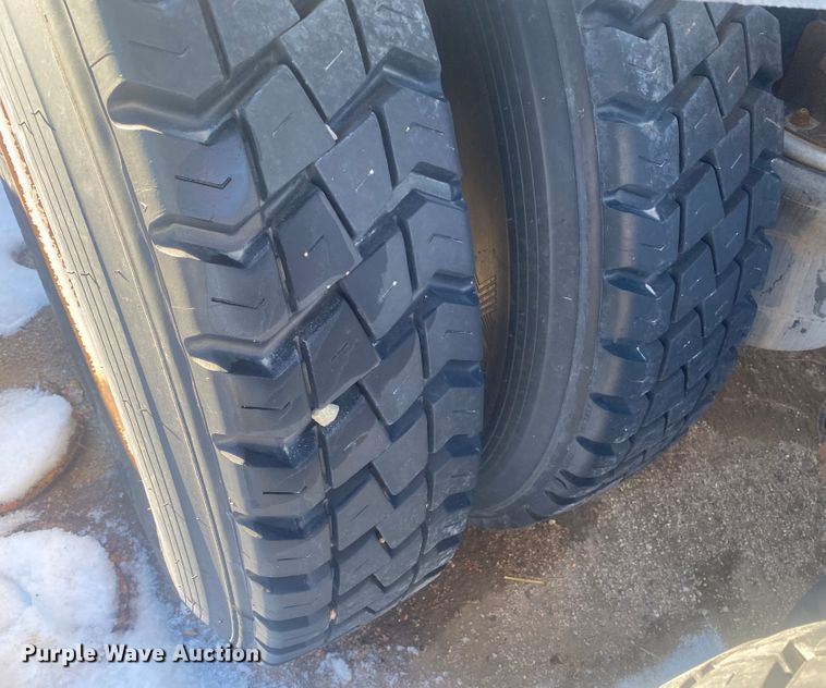 image for item DL1457 2006 International 9200i  semi truck