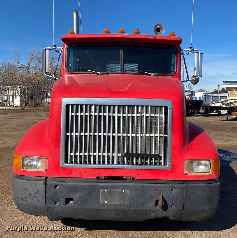 image for item DL1458 1994 International 9200  semi truck
