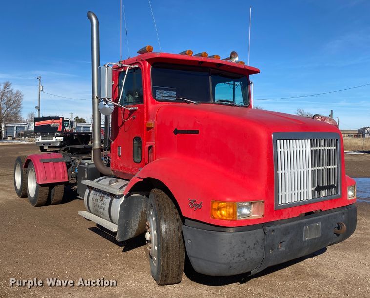 image for item DL1458 1994 International 9200  semi truck